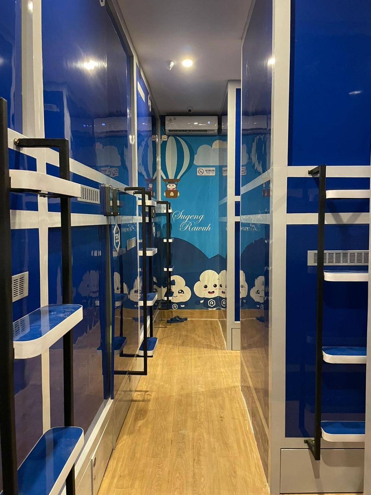Rosalyne Sleepbox Tugu 2 Hotel Джокякарта Екстериор снимка
