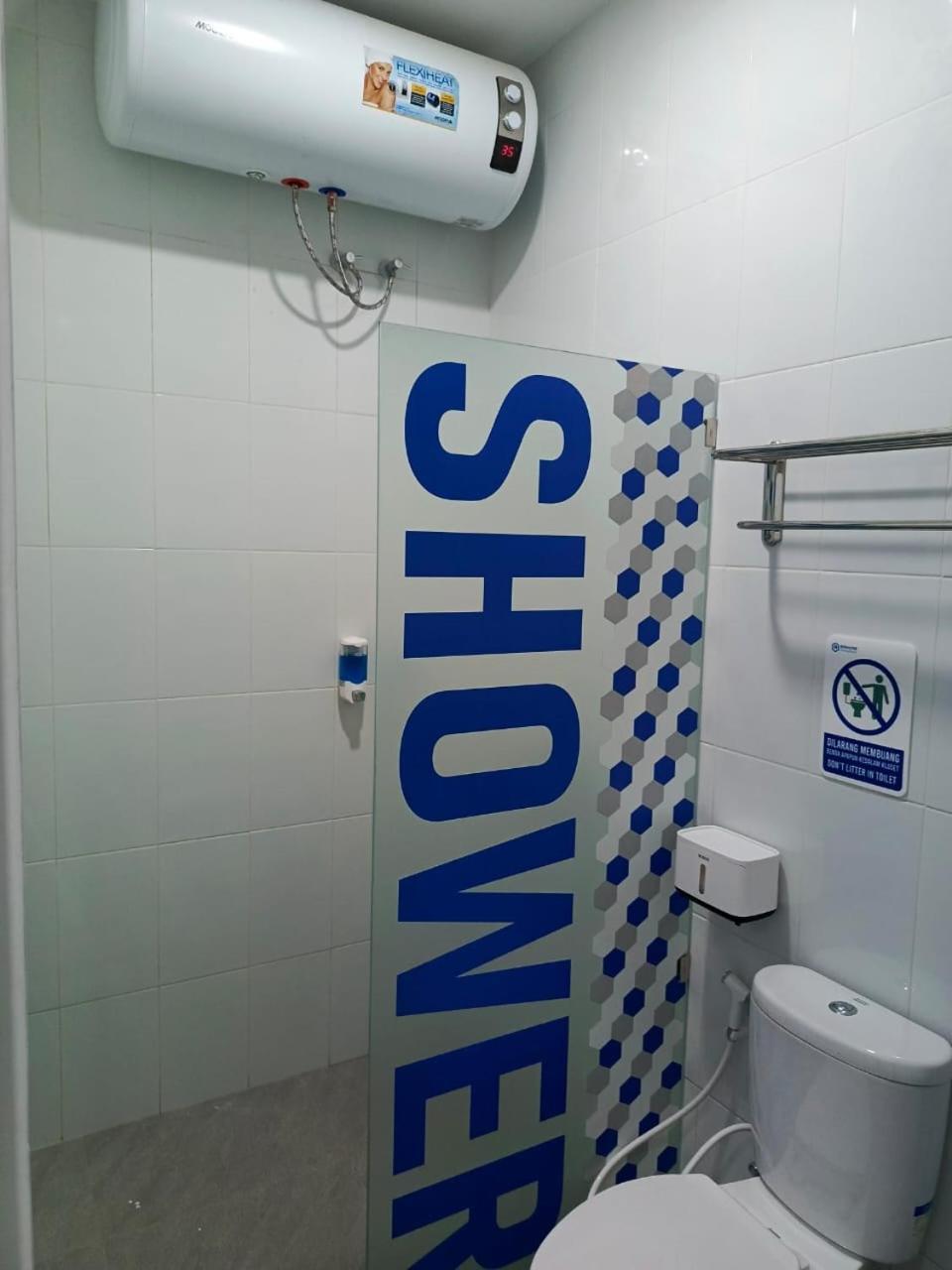 Rosalyne Sleepbox Tugu 2 Hotel Джокякарта Екстериор снимка